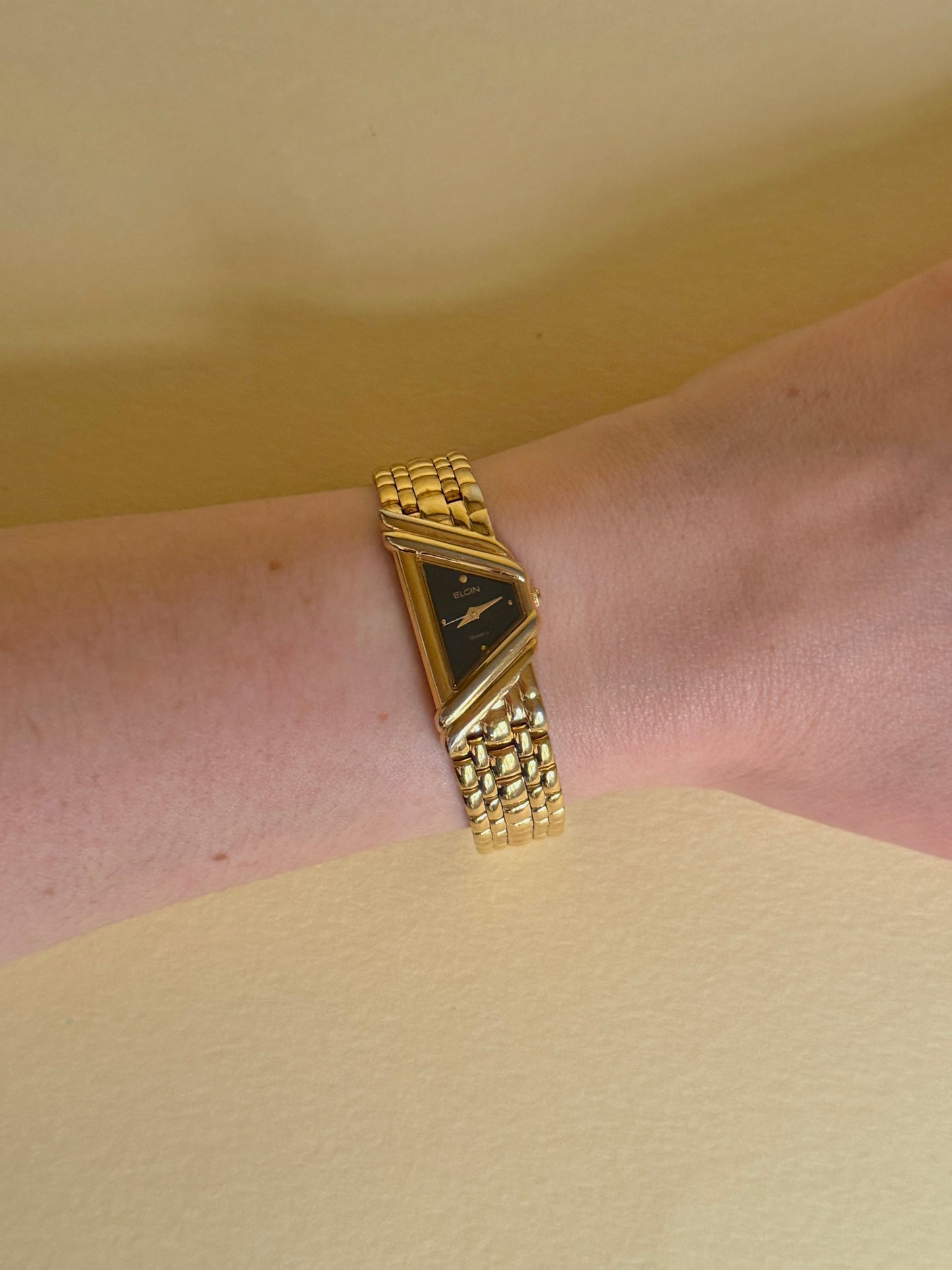 ELGIN – Black Dial Geometric Gold-Tone Bracelet Watch
