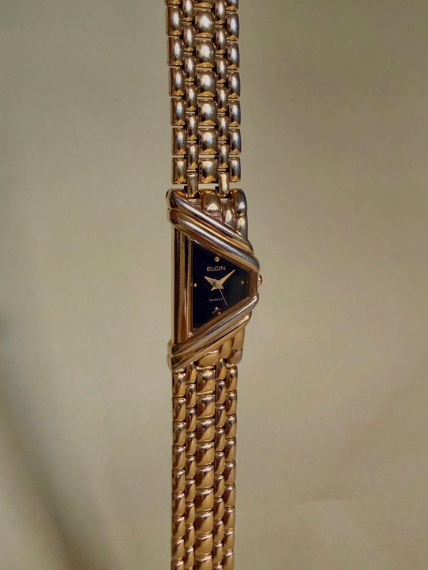 ELGIN – Black Dial Geometric Gold-Tone Bracelet Watch