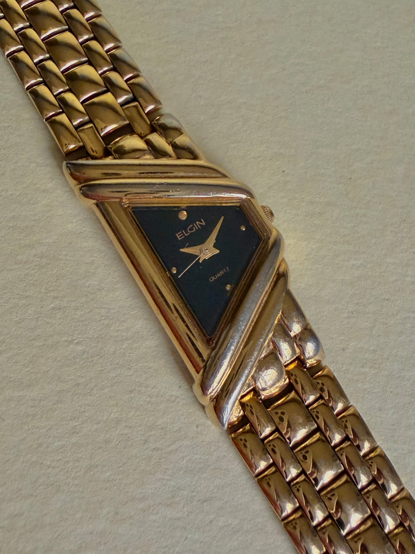 ELGIN – Black Dial Geometric Gold-Tone Bracelet Watch